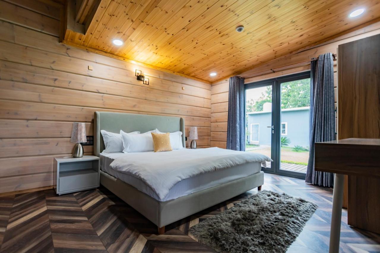 Saffronstays Paradise Pines, Dehradun - Cliff Villa With Valley & Forest Views Exterior foto
